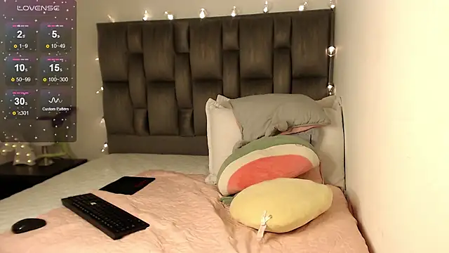 julz 03 online show from December 2024 06:29:01 PM