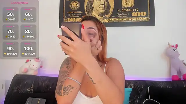 Alba Grey online show from October 2025 09:01:01 PM