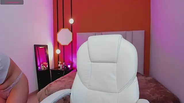  Sophie  miller online show from November 2025 07:12:01 PM