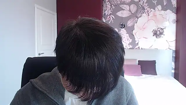 EmiliaYours online show from December 2024 10:34:01 AM