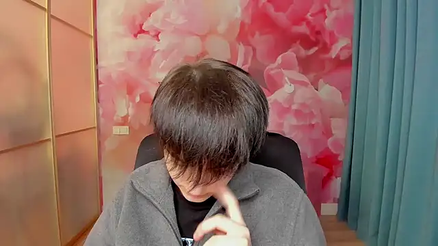 EmiliaYours online show from December 2024 06:28:01 AM