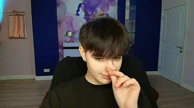 EmiliaYours online show from December 2024 12:30:02 PM