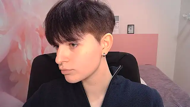 EmiliaYours online show from December 2024 04:08:02 PM