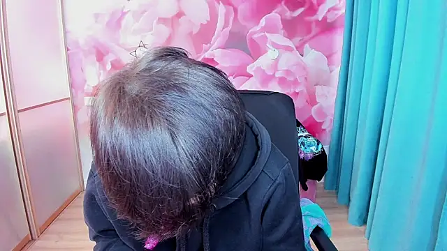 EmiliaYours online show from January 2025 12:51:02 PM