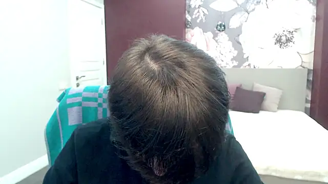 EmiliaYours online show from February 2025 01:09:02 PM