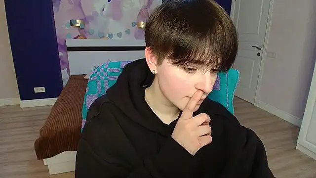 EmiliaYours online show from February 2025 01:40:01 PM