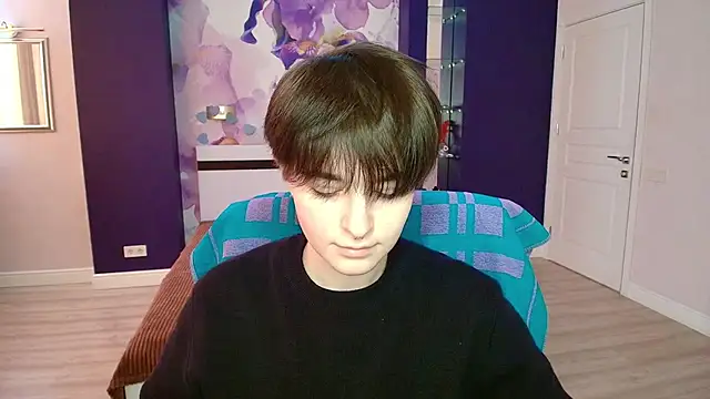 EmiliaYours online show from February 2025 01:33:01 PM