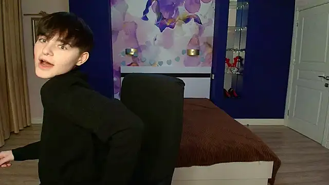 EmiliaYours online show from March 2025 04:11:01 PM