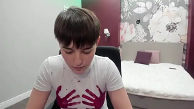 EmiliaYours online show from November 2025 04:17:02 PM