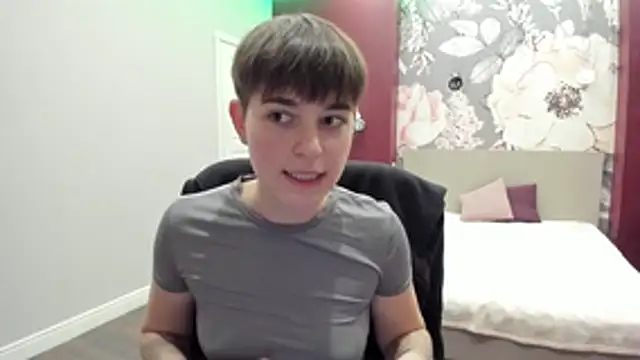 EmiliaYours online show from November 2025 02:17:01 PM