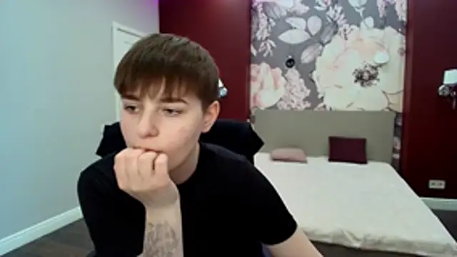 EmiliaYours online show from April 2026 01:41:02 PM