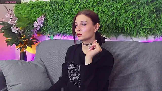 AprilAvery online show from March 2025 04:15:01 PM