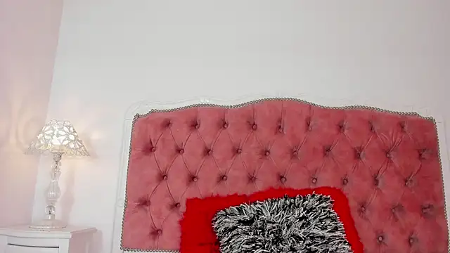 amberlitle online show from September 2025 12:16:01 PM