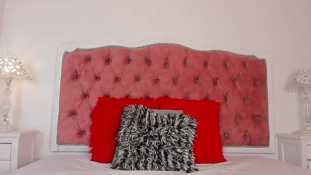 amberlitle online show from September 2025 12:21:02 PM