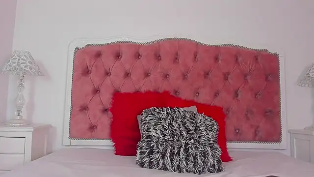 amberlitle online show from October 2025 12:47:01 PM