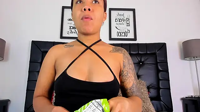 amberlitle online show from November 2025 12:29:02 PM