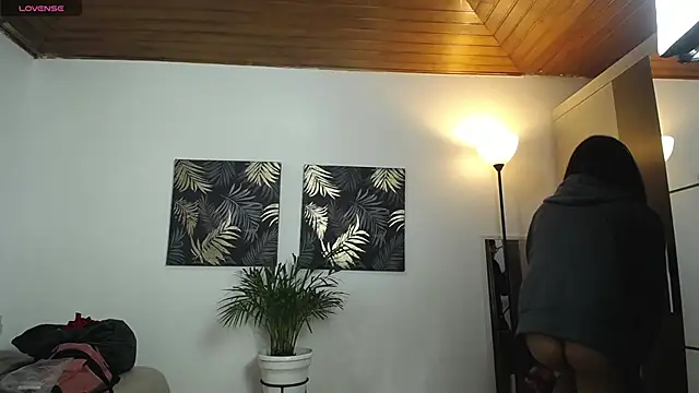 valentino Renato online show from December 2024 01:10:02 AM