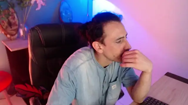 Sr Magnus  online show from March 2025 04:36:02 AM