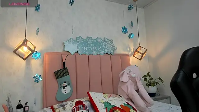 MAYROBERTSS online show from December 2024 12:23:02 PM