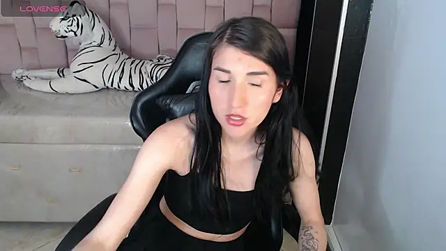 Snapshot of jesi_daniels_b chatting on December 2024 07:43:02 PM jesi daniels b online show from December 2024 07:43:02 PM