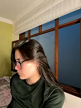 aurora divine online show from October 2025 10:51:02 PM