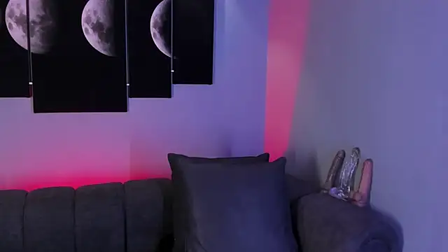 maddy walker online show from February 2025 08:06:02 PM