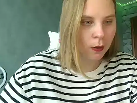 Thalia  Star online show from February 2025 10:56:02 AM