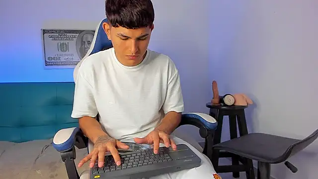 Lyam ap online show from March 2026 09:40:01 PM