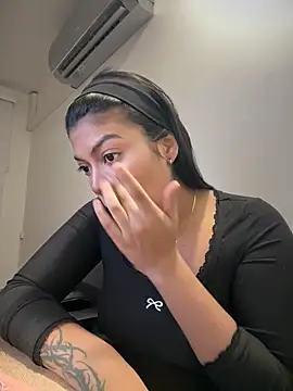 jennifer oliveira online show from December 2025 09:04:02 AM