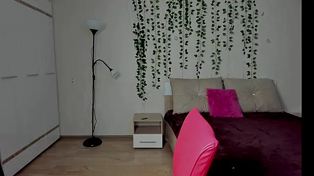 Miss Elsa  online show from October 2025 01:11:01 PM