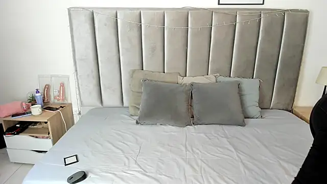 Emmy-Turnner online show from March 2025 08:10:02 PM