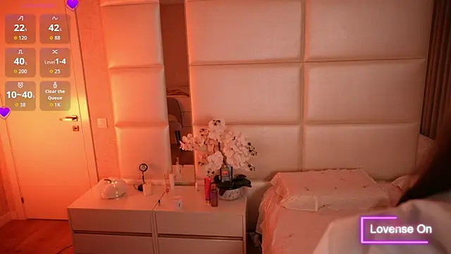 Lilly Colins online show from November 2025 08:11:02 PM