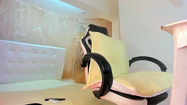 APRILL FOXX online show from January 2025 05:07:02 AM