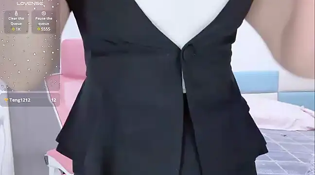 Qwi-V1 online show from December 2024 10:58:02 PM