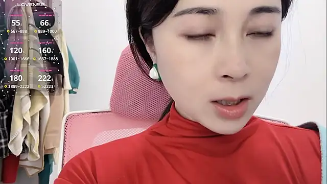 Qwi-V1 online show from January 2025 11:43:01 PM