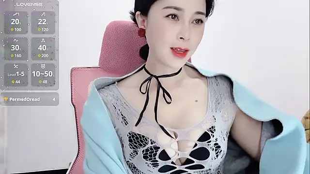 Qwi-V1 online show from January 2025 10:39:01 PM