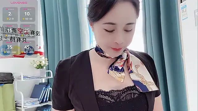 Qwi-V1 online show from September 2025 02:22:01 AM