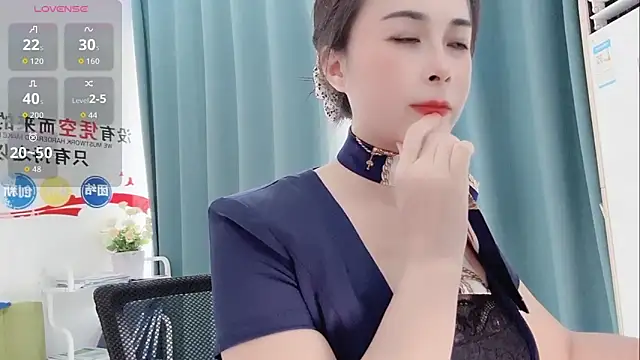 Qwi-V1 online show from September 2025 08:14:02 AM