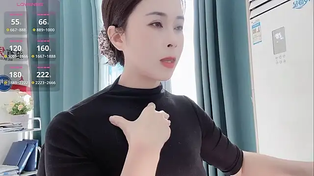 Qwi-V1 online show from December 2025 07:39:01 AM