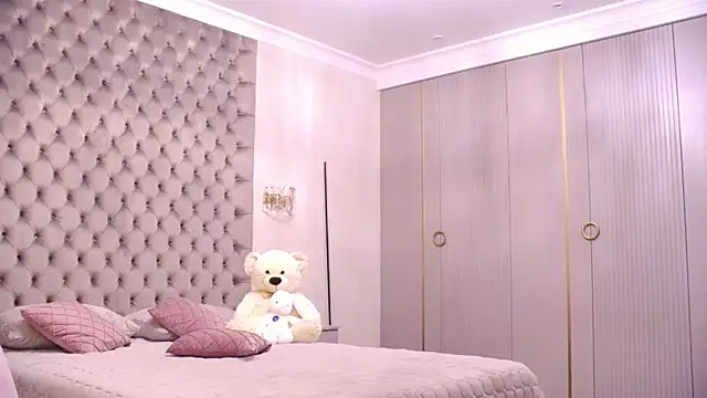 TianaPosh online show from October 2025 08:22:01 PM