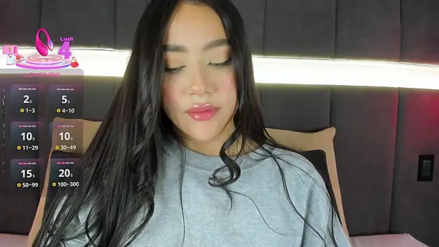 nicolle pierce online show from September 2025 01:00:01 PM