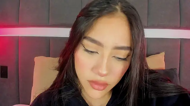 nicolle pierce online show from October 2025 01:30:01 PM