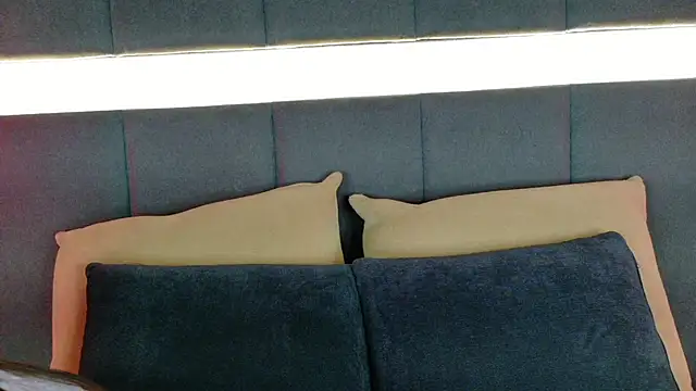 nicolle pierce online show from October 2025 02:32:02 PM