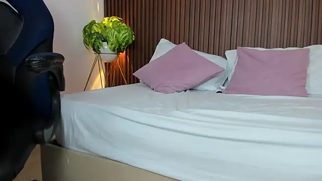 gipsela gomez online show from February 2025 05:41:01 AM