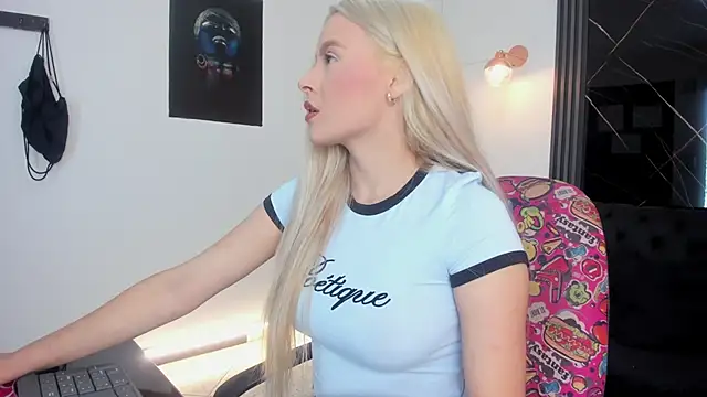 Snapshot of miacarperr1 chatting on February 2026 09:02:02 PM miacarperr1 online show from February 2026 09:02:02 PM