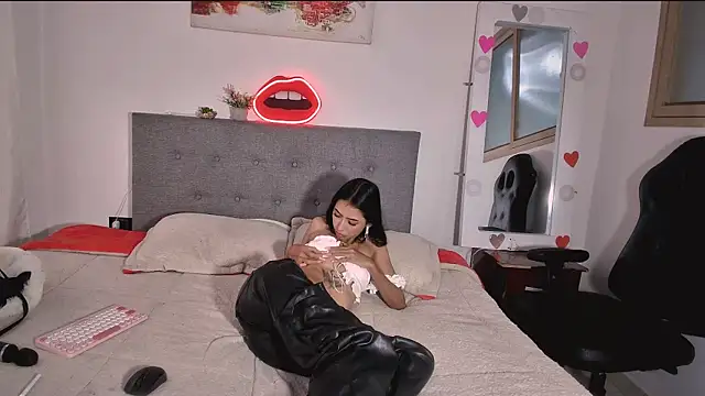 Snapshot of Amberx_Sweet chatting on December 2025 09:32:01 PM Amberx Sweet online show from December 2025 09:32:01 PM