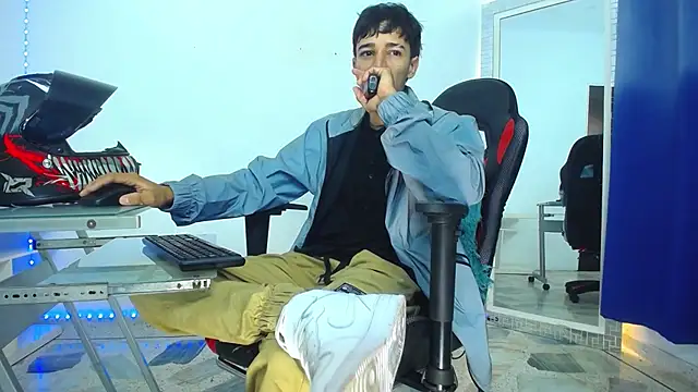 Zacktk7 online show from December 2024 11:17:01 PM