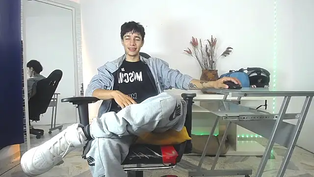 Zacktk7 online show from January 2025 01:29:01 PM