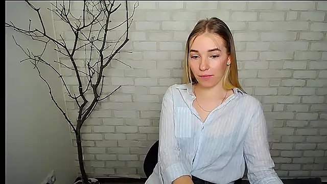 Queen ofLove online show from February 2025 12:58:01 PM