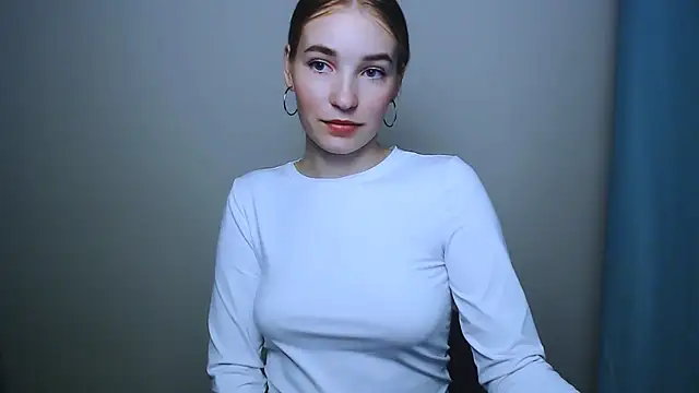 Queen ofLove online show from November 2025 08:00:01 PM